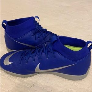 Nike Indoor Soccer Shoes Size 6 Youth